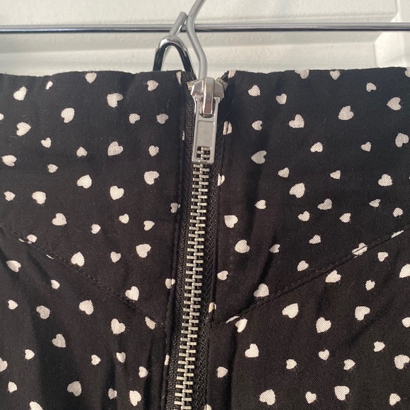 ✨ANY 2 FOR 15 ANY 3 FOR 20✨- Heart Print H&M A-Line Mini Skirt - Picture 2 of 8